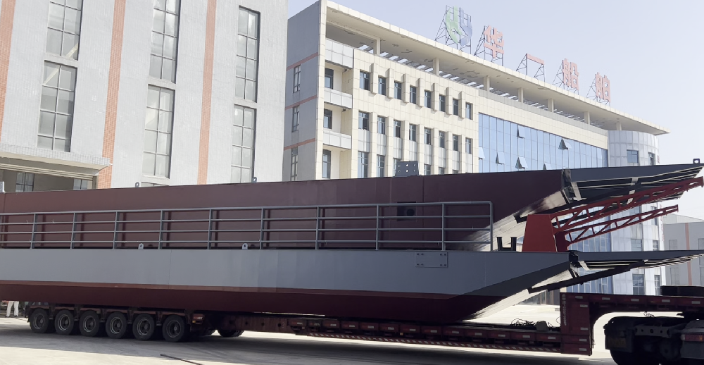 金秋十月，江蘇華一船舶有限公司成功交付40米鋼制躉船